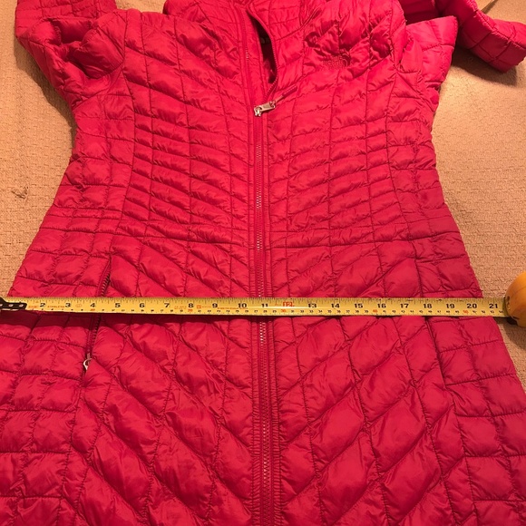 The North Face Women's Hot Pink Quilted Hooded Long Puffer Jacket - Picture 4 of 16